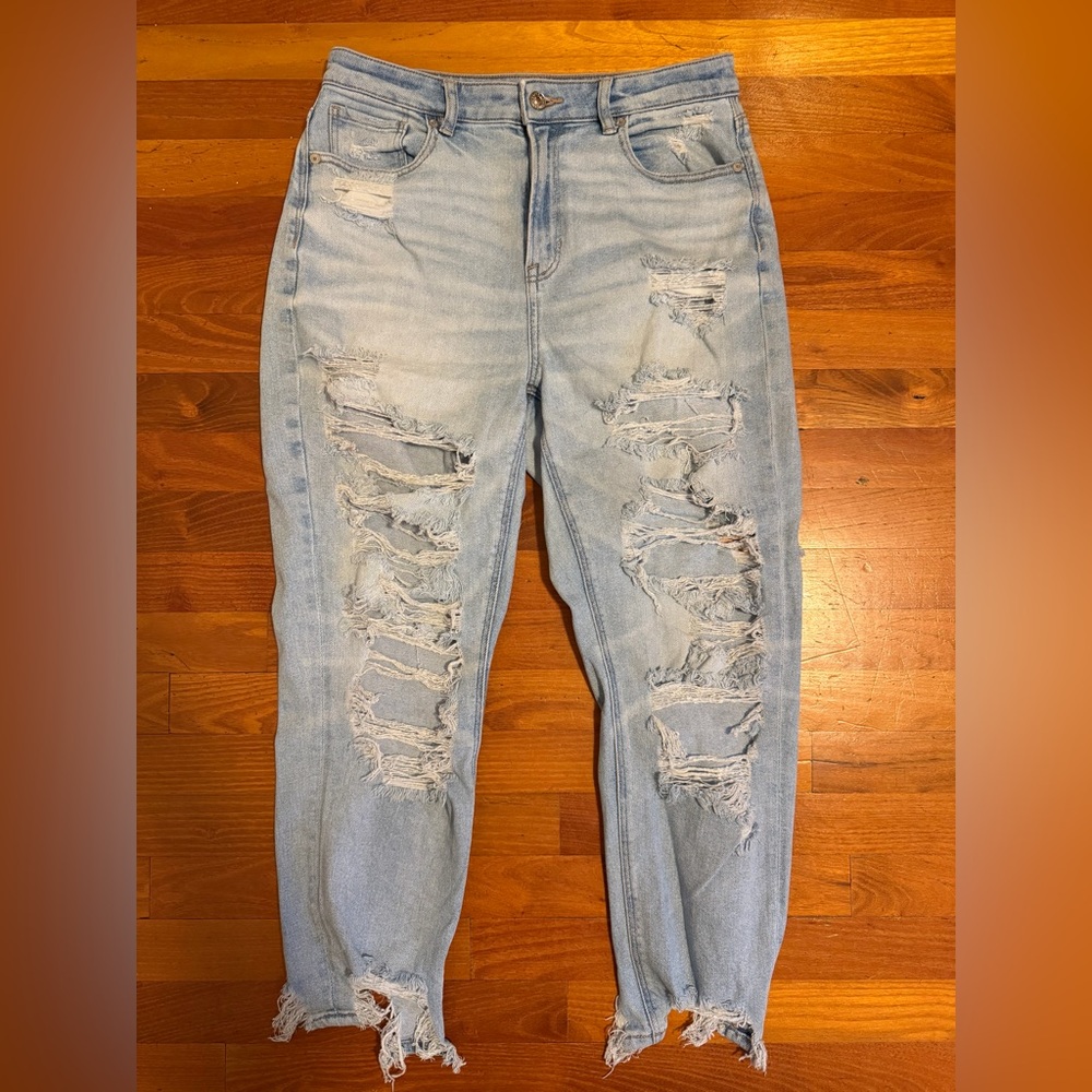 American Eagle Outfitters Light Blue Ripped Boyfriend Jeans